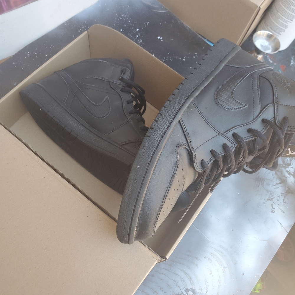 Jordan Retro 1 all black.